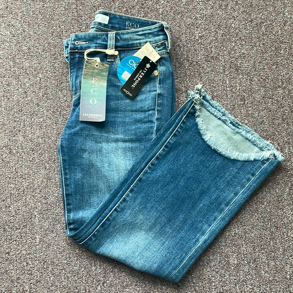 Women's Cropped Blue Jeans